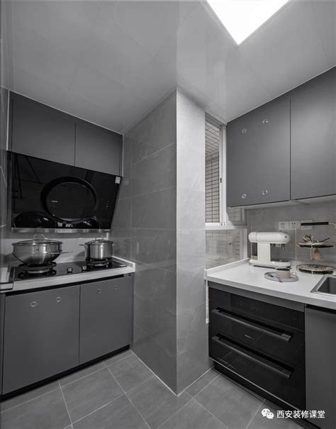 厨房是开放式厨房，采用白色橱柜，迎合整体色调。_装修美图-新浪家居