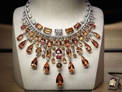 【国际珠宝品牌】十大奢侈品珠宝卡地亚和梵克雅宝，有哪些经典首饰，哪个更值得买