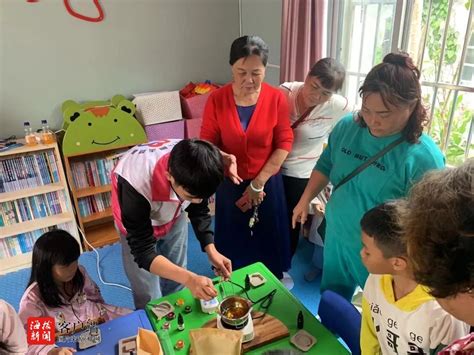 三亚海棠区志愿者服务队参与疫情防控 获得居民游客点赞