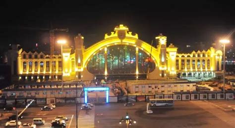 牡丹江火车站南站房立面装修和亮化工程完工！新火车站点“靓”雪城夜景！