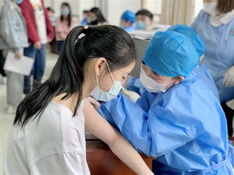兰州市城关区人民政府 图片新闻 甘肃首支新冠病毒疫苗在城关区完成接种