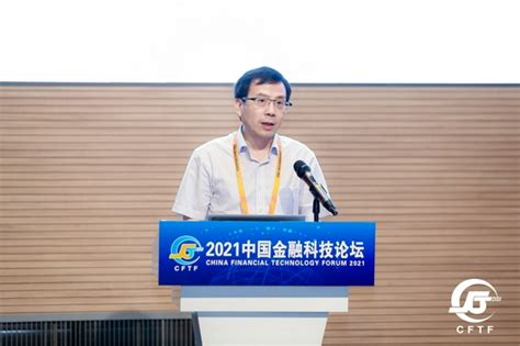 呆板的龚韦华图片