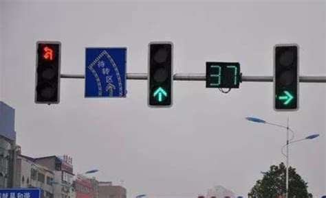右转弯红灯可以过吗？直行带右转线红灯可以右转吗_车主指南