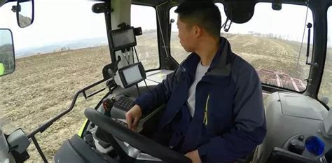 中联重科北斗导航农机自动驾驶系统的作业直线精度达到2.5厘米-新浪汽车