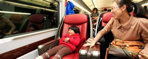【儿童乘坐高铁，为什么按身高来区分是否需买票，而不是按年龄？| 五一假期开始了】_傻大方