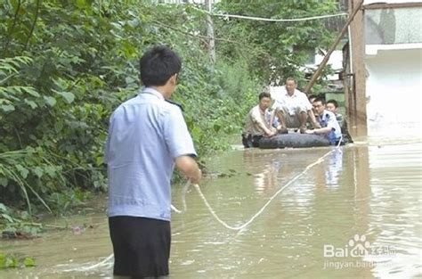 发大水涨满了水库，机智的村民挖开堤坝泄洪，想必一定能抓到鱼_腾讯视频
