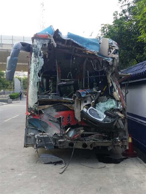 福州三环昨夜发生事故 一名80路公交车司机不幸身亡-福州蓝房网