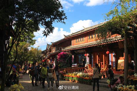 云南丽江古城景色优美，却因商业化严重，使得游客难以承受__财经头条