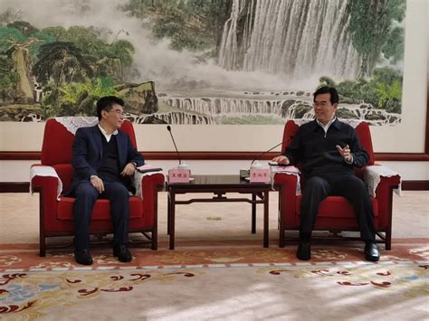 王正谱省长主持召开座谈会 刘林英常务副会长汇报了石化行业工作并提出建议