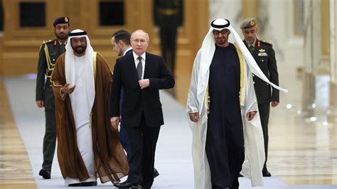 普京“闪电式”访问阿联酋与沙特后又会见伊朗总统，释放何种信号？_凤凰网