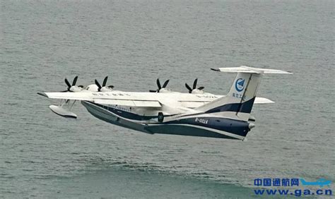 AG600水陆两栖飞机在荆门完成水上首飞