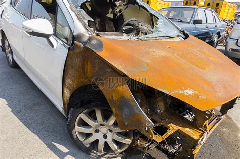 车祸中被撞坏的汽车高清图片下载-正版图片500618151-摄图网