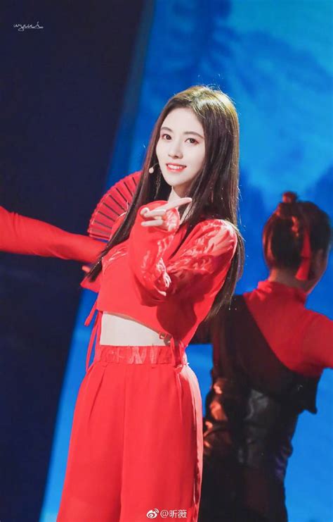 鞠婧祎红韶愿图片