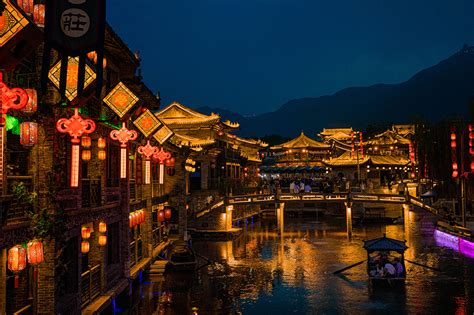 龙泉影视城 · 最美夜景--龙泉古镇官网 | 石家庄龙泉文化旅游管理发展有限公司