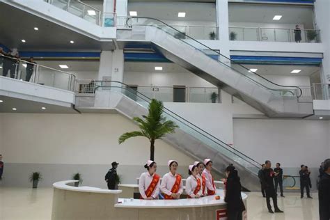 今天，饶平县第二人民医院揭牌开业