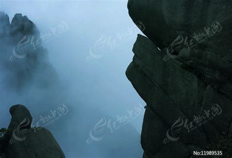 云雾缭绕悬崖峭壁图片高清图片下载_红动中国