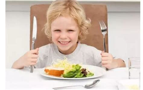 学龄前儿童怎样吃才够营养