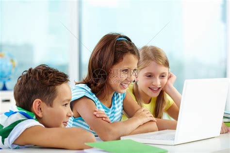 小学生在计算机教室里上课学习软件使用视频素材,网络科技视频素材下载,高清1920X1080视频素材下载,凌点视频素材网,编号:688022