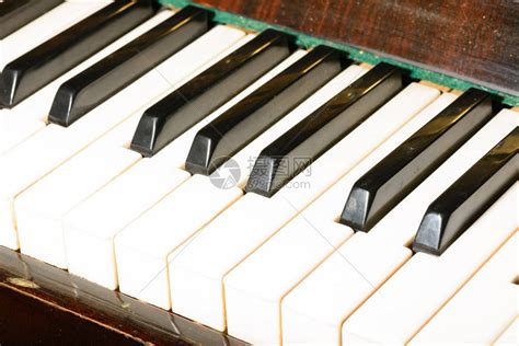 钢琴弦乐调音乐器的调音师高清图片下载-正版图片505193402-摄图网