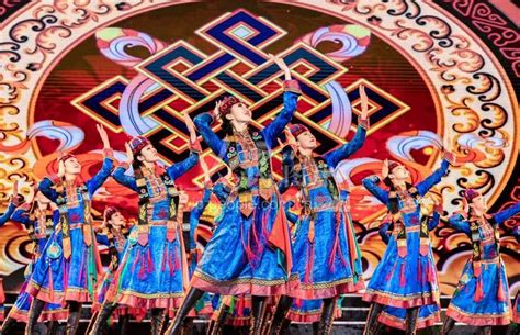 内蒙古呼和浩特：“非遗之夜” 感受传统文化魅力-人民图片网