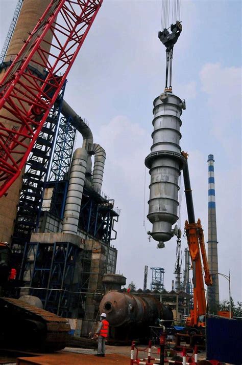齐鲁石化胜利炼油厂连续重整装置脱瓶颈改造项目大件吊装首战告捷