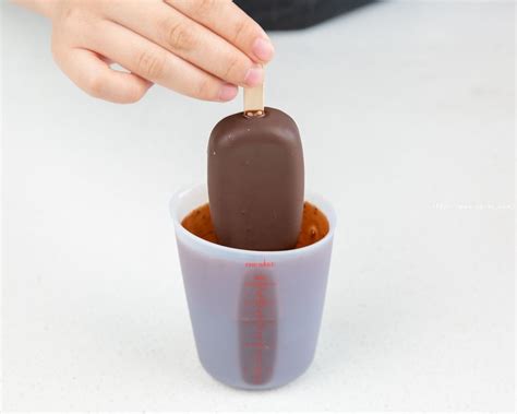 Tinrry下午茶》教你做不用打发的脆皮巧克力冰淇淋的做法视频_做法步骤】_下厨房