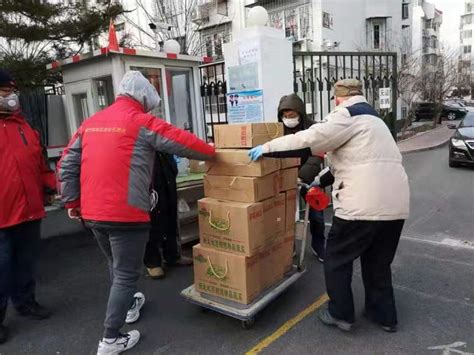 北京居民团购“一份菜”，志愿“快递员”送上门 | 北晚新视觉