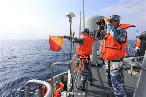 解放军南海舰队远海训练编队巡航南沙_