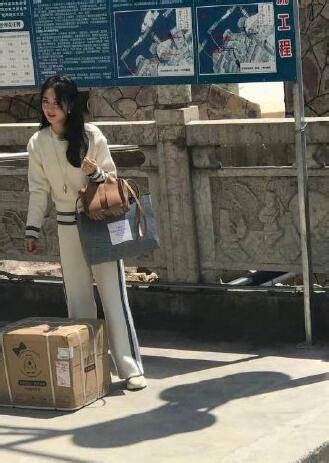 网友云南偶遇赵丽颖：她先是在苏州拍摄，各种路透引起网友热议-新闻资讯-高贝娱乐