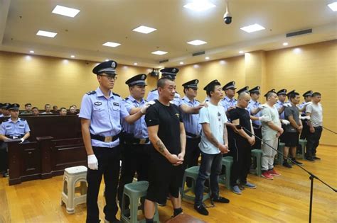 重庆发生特大杀人案一家多人被杀 警方悬赏缉凶_新闻频道_中国青年网