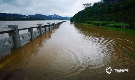 甘肃省成县遭遇暴雨 道路被淹影响出行-天气图集-中国天气网
