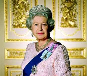 英女王亮相奥运会开幕 粉色套装裙惊艳全场|女王|粉色套装_凤凰时尚