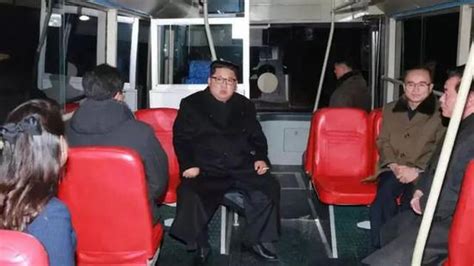 朝鲜红楼梦剧组198名演员乘专列集体入境