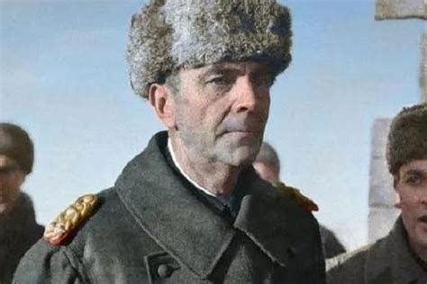 在斯大林格勒战役中投降的保卢斯元帅，真的是不会打仗的草包吗？_凤凰网