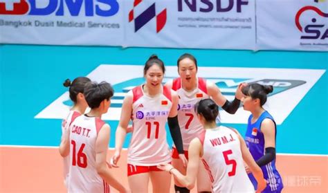 女排亚锦赛：中国女排3-0完胜越南女排，时隔八年再进决赛