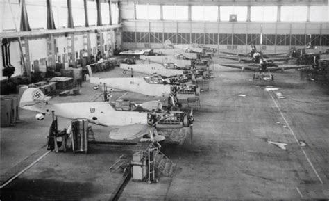 老照片：二战时期的德国军工厂。虽然火力全开