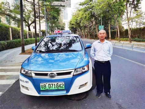 出租车司机遭专车高补贴挖角 月收入翻番轻松过万- 中国日报网