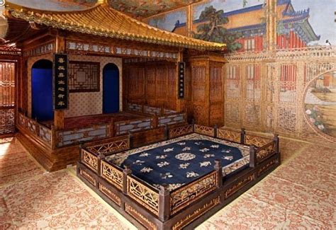 故宫有9999间房，皇帝寝宫才9.9平米，但里面物件样样价值千万