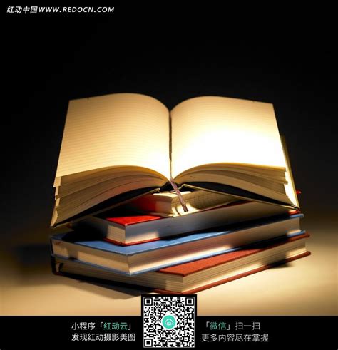 一摞书和翻开的书本图片免费下载_红动中国