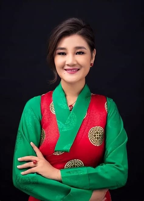 藏族女歌手降央卓玛，靠唱歌赢得幸福人生，却被刀郎告上法庭