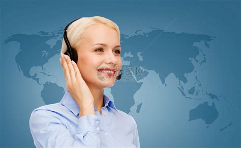 商业,技术呼叫中心友好的女帮助热线运营商与耳机高清图片下载-正版图片300822411-摄图网