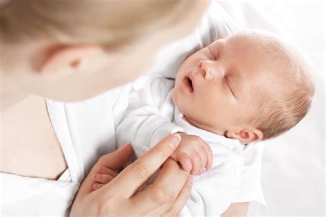 新手妈妈如何正确进行母乳喂养？__小豆苗疫苗助手