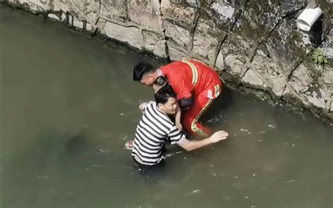 烈士公园一男孩不慎落水 两名路人成功救援-民生-长沙晚报网