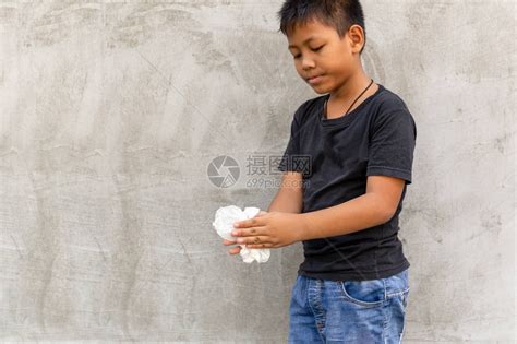 “见面问声好，弯腰捡纸巾”文明修身主题活动-共青团西安外事学院委员会