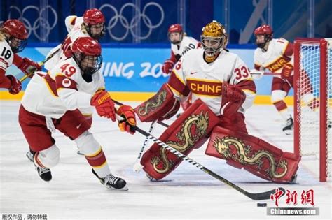 中国女子冰球队获首胜 门将回应“龙腾虎跃明墙盾”(含视频)_手机新浪网
