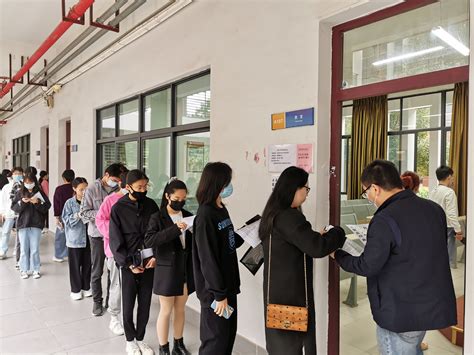 考点门口首设智能安检门，2023年高考南京共设1031个考场-现代快报网