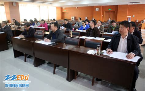 市教育局党组召开学习“两项法规”和县处级以上领导干部填报个人有关事项会议--郑州教育信息网