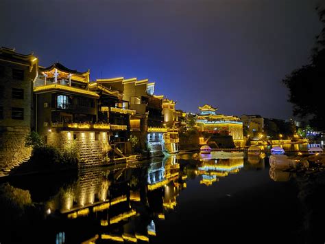 航拍湖南吉首乾州古城夜景mp44K视频素材-第4281个作品