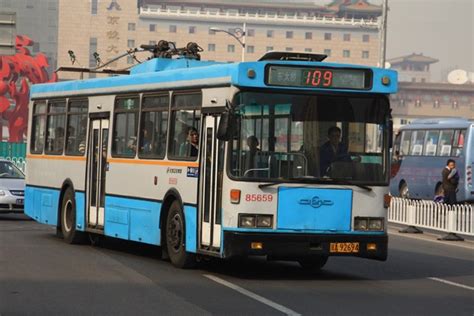 15路电车“辞旧迎新”，晨报与上海公交车迷一道打卡乘坐 - 周到