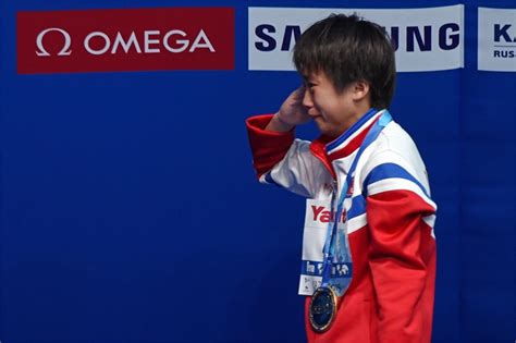 2015游泳世锦赛：朝鲜爆冷夺女单十米台冠军 泪洒领奖台_前瞻资讯 - 前瞻网